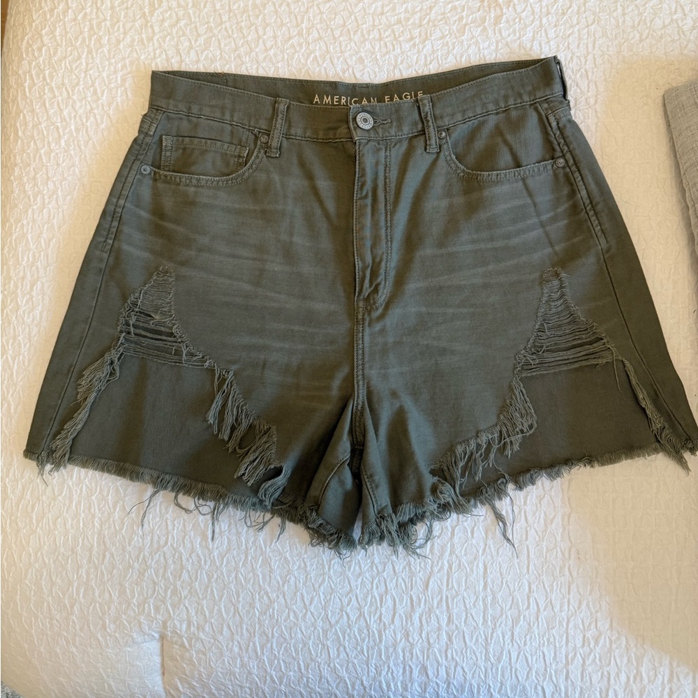 American Eagle High-Rise Distressed Shorts – Size 14 - Picture 3 of 14